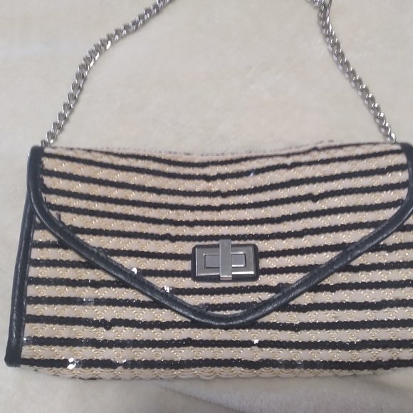 GLITTERY STRAW BLACK AND NATURAL PURSE WITH CHAIN STRAP - Picture 1 of 5